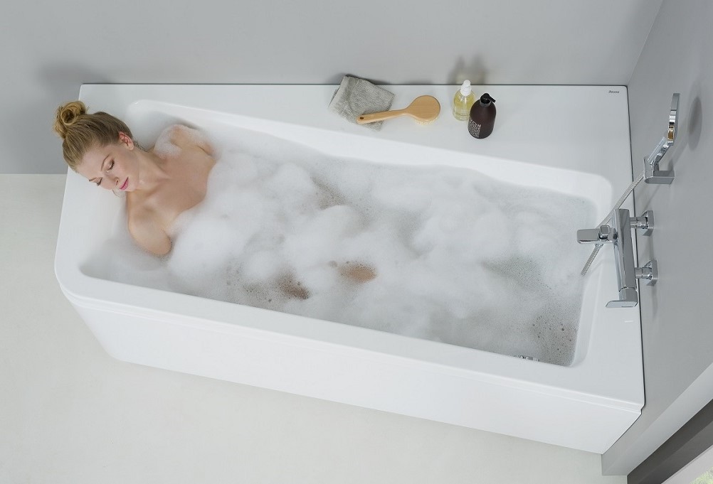 Bathtubs for large and small bathrooms